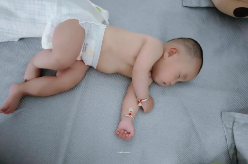 济源三个月宝宝抬头不稳